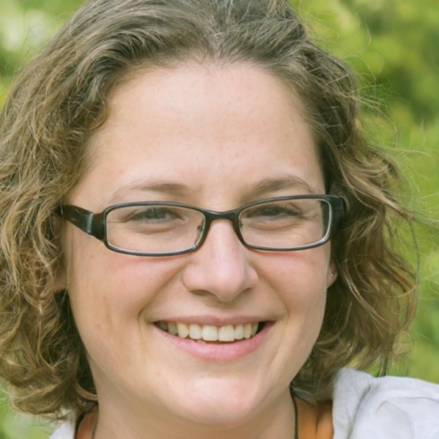 Carla Destouches, asesora de contabilidad en clorsan